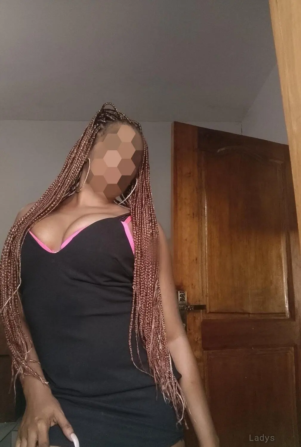 Coco, 26 years brunette escorts in Abidjan, height 171 sm, Weight  kg