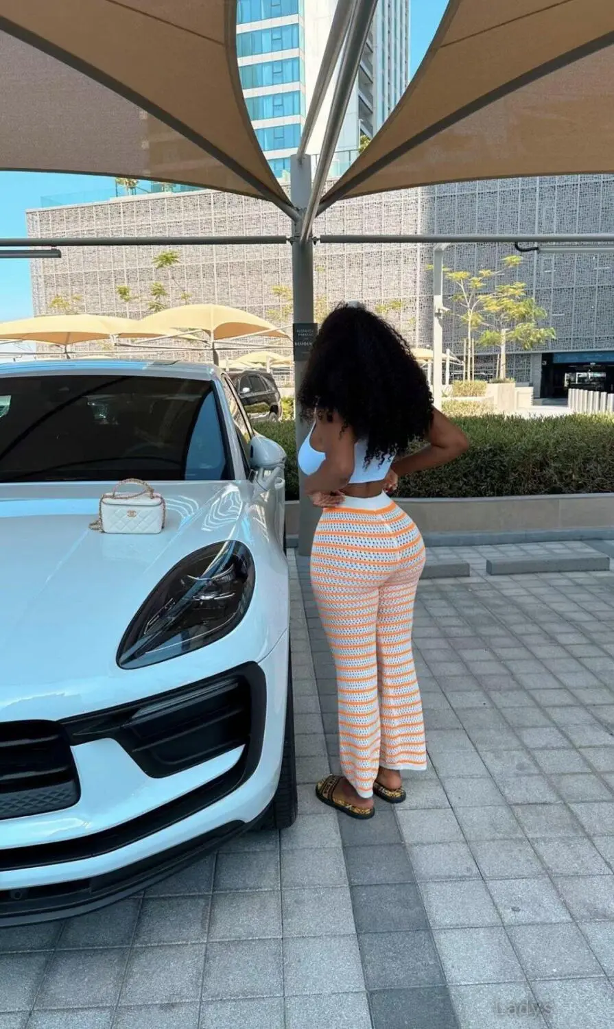 Moon, 26 years brunette escorts in Abidjan, height  sm, Weight  kg