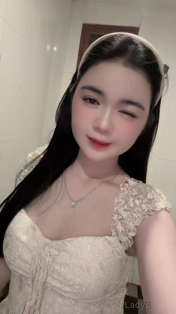 Chery, 18 years brunette escorts in Abu Dhabi, height 165 sm, Weight  kg
