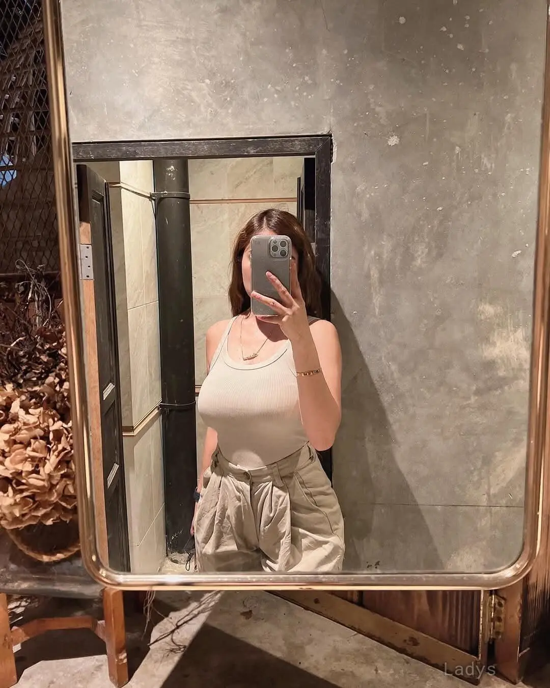 Hanna, 21 years brunette escorts in Abu Dhabi, height 167 sm, Weight  kg