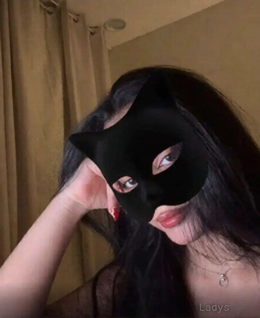 Lujain, 25 years brunette escorts in Abu Dhabi, height 175 sm, Weight kg