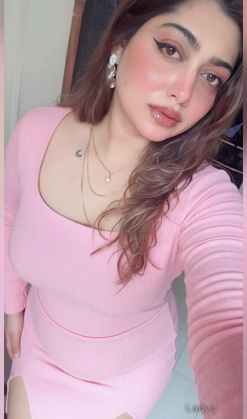 Mahii, 21 years brunette escorts in Abu Dhabi, height 166 sm, Weight kg