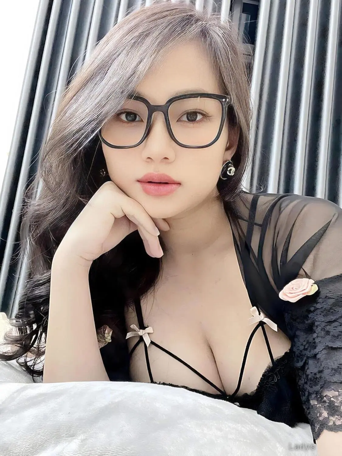 Mia, 23 years brunette escorts in Abu Dhabi, height 168 sm, Weight kg