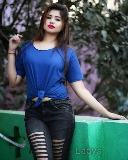 Naina, 23 years brunette escorts in Abu Dhabi, height 167 sm, Weight kg