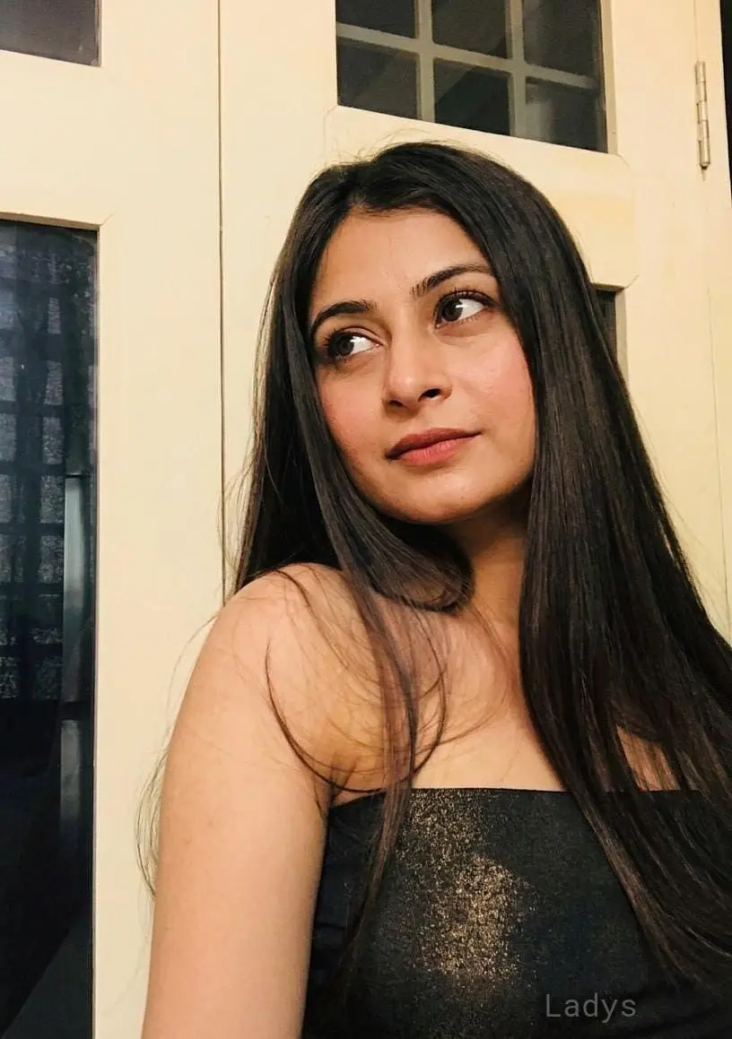 Neha Gupta, 23 years brunette escorts in Abu Dhabi, height 166 sm, Weight  kg