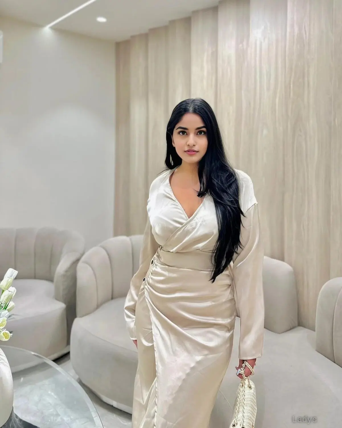 Palak, 22 years brunette escorts in Abu Dhabi, height 166 sm, Weight kg