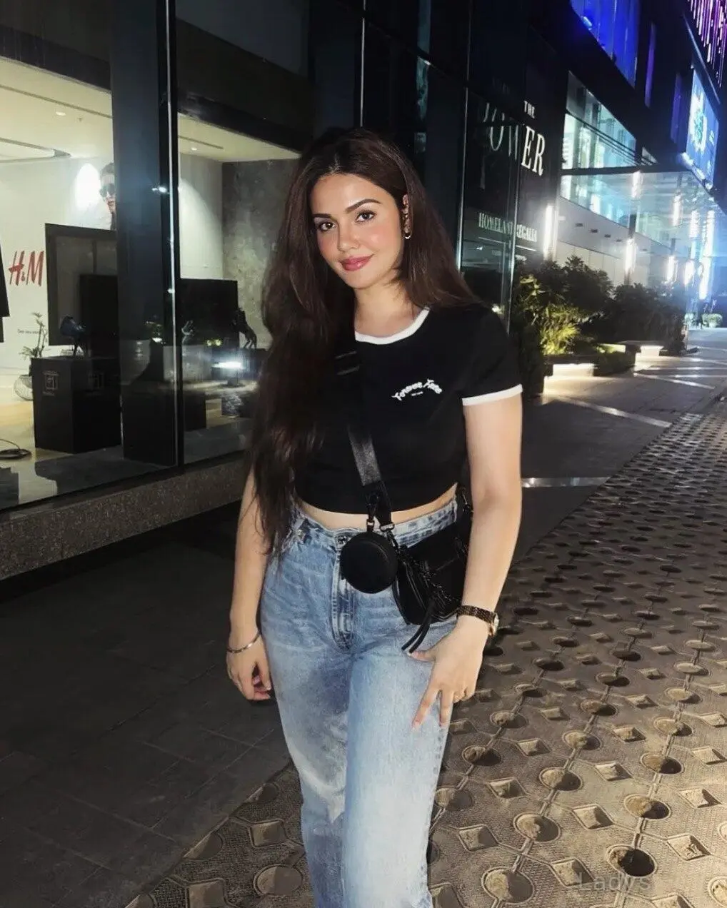 Pari Indian, 21 years brunette escorts in Abu Dhabi, height 168 sm, Weight  kg