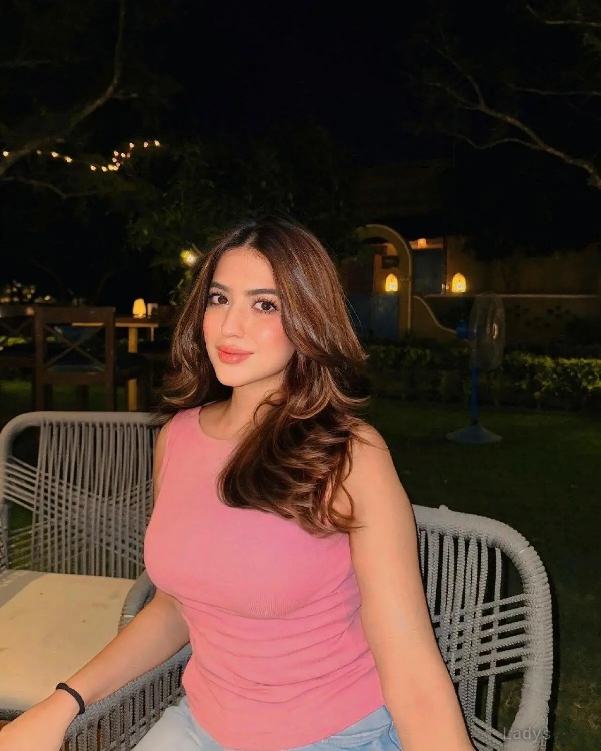 Preeti, 22 years brunette escorts in Abu Dhabi, height 169 sm, Weight kg