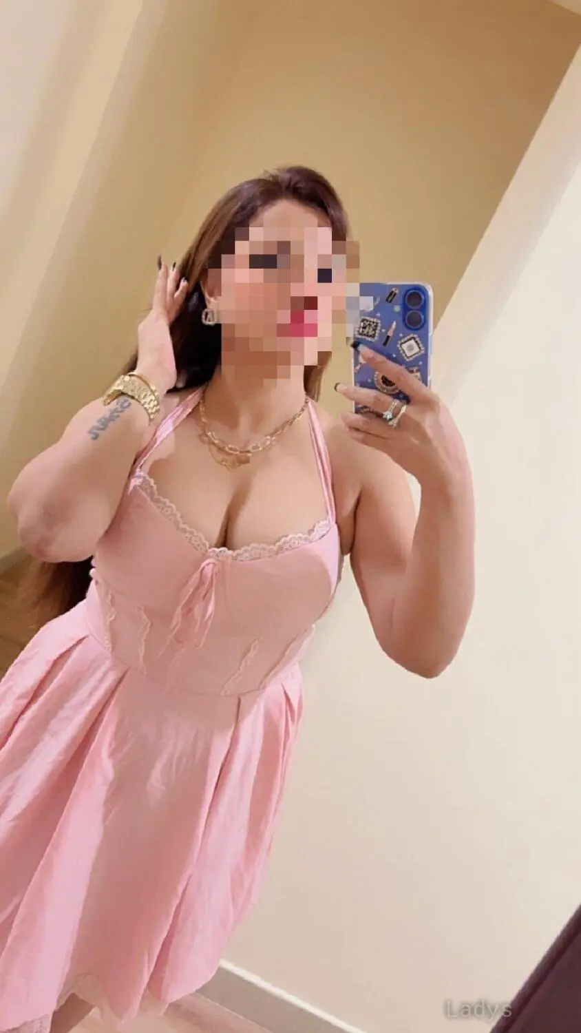 Selena, 25 years brunette escorts in Abu Dhabi, height sm, Weight kg