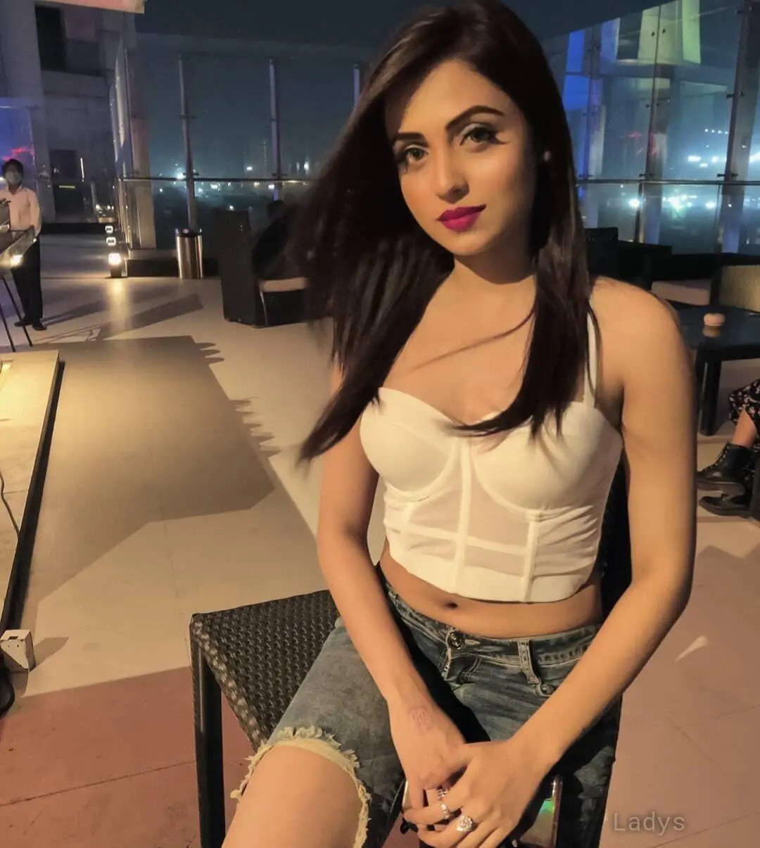 Shweta, 21 years brunette escorts in Abu Dhabi, height 166 sm, Weight kg