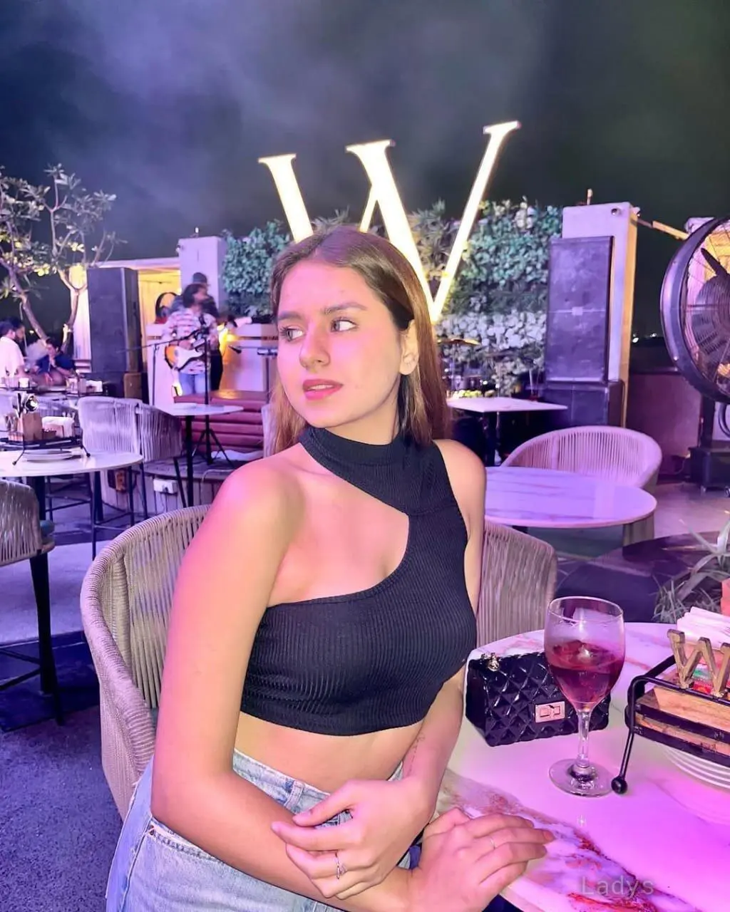 Taniya, 21 years brunette escorts in Abu Dhabi, height 169 sm, Weight kg