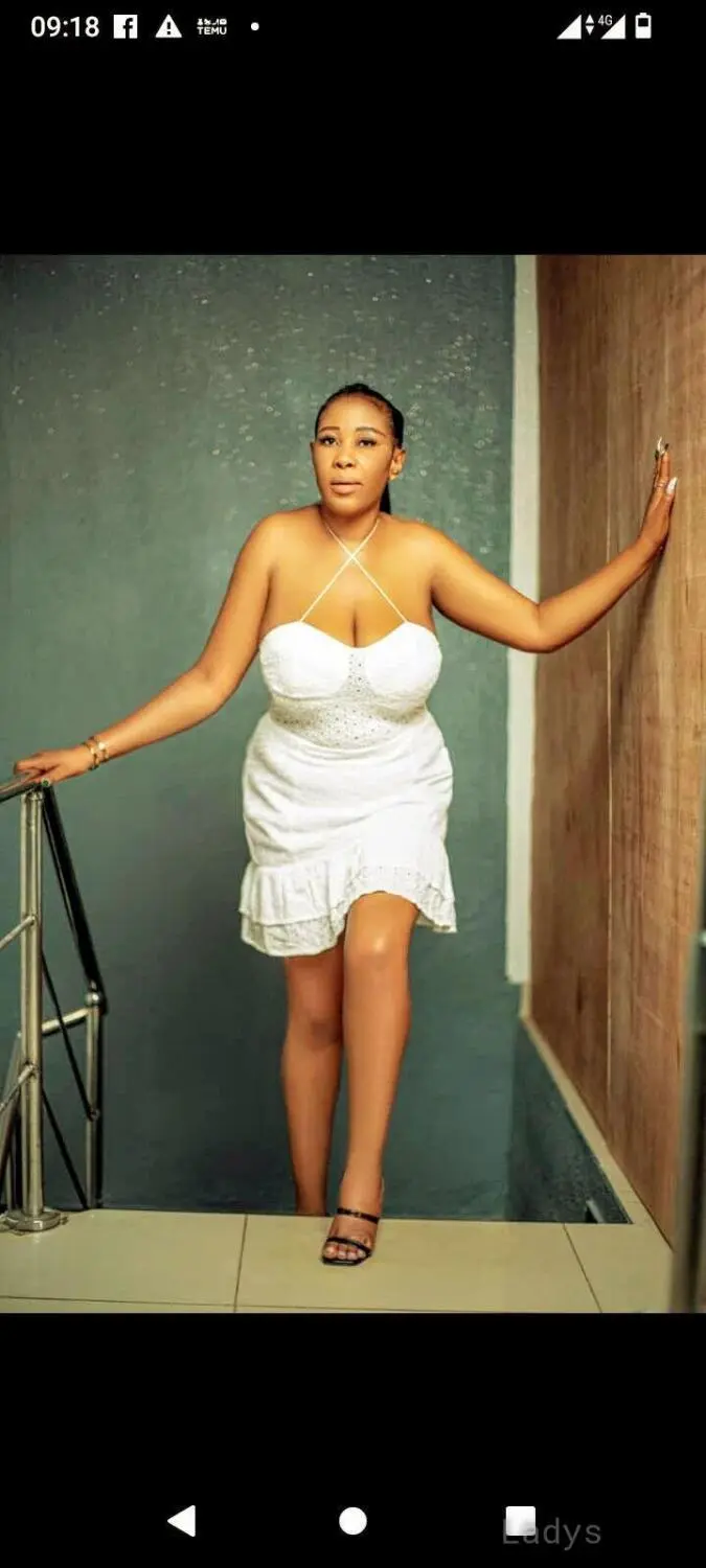 Claire, 27 years brunette escorts in Abuja, height 154 sm, Weight  kg