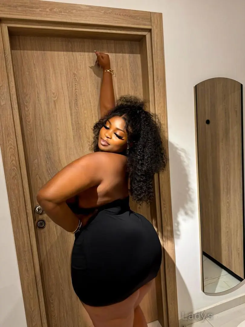 Coco, 24 years brunette escorts in Accra, height 153 sm, Weight kg