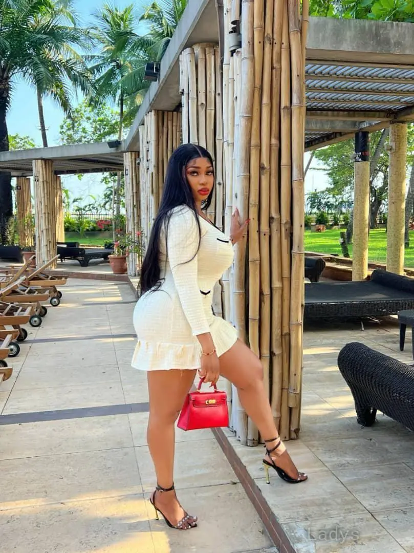 Mara, 26 years brunette escorts in Accra, height 154 sm, Weight  kg