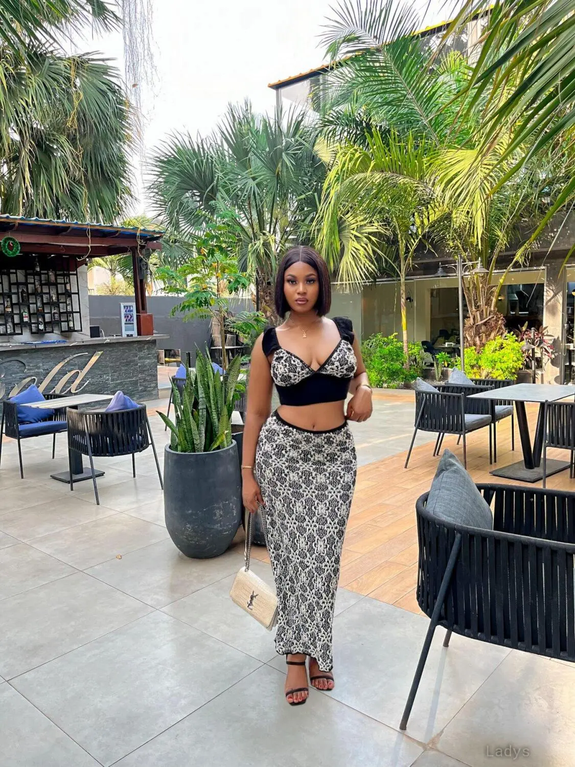 Vera, 24 years brunette escorts in Accra, height 182 sm, Weight  kg
