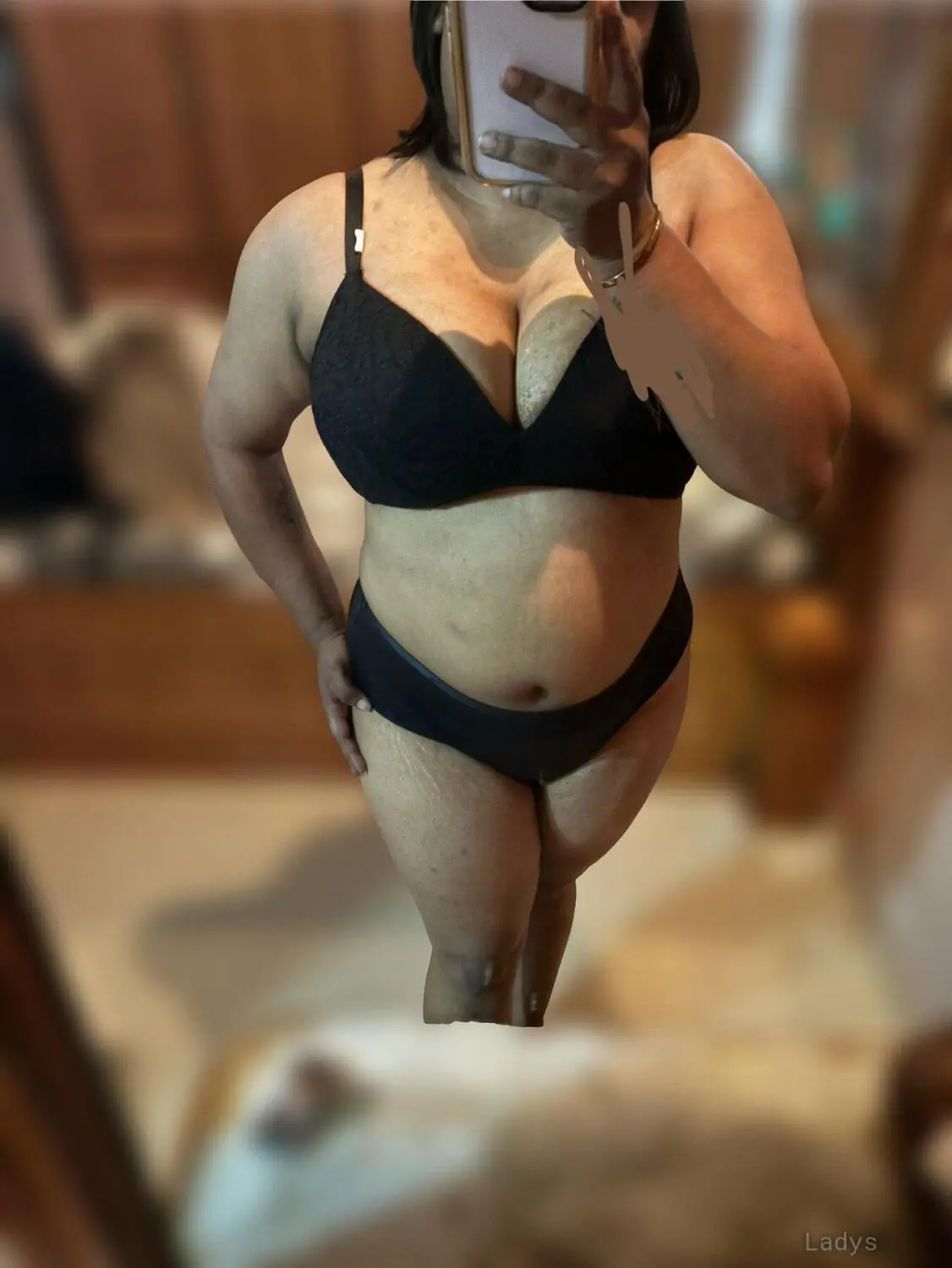 Emmy, 26 years brunette escorts in Ahmedabad, height 165 sm, Weight kg