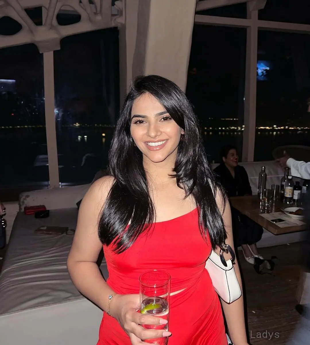 Jiya, 23 years brunette escorts in Ahmedabad, height 154 sm, Weight  kg