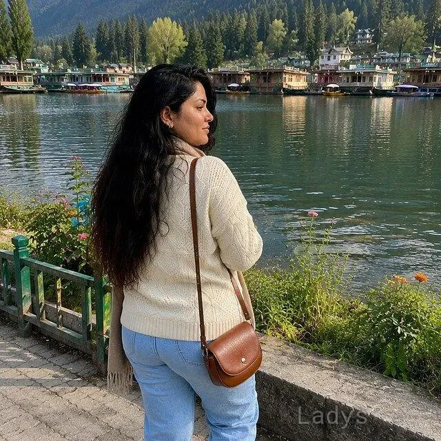 Lennna, 26 years brunette escorts in Ahmedabad, height 154 sm, Weight kg