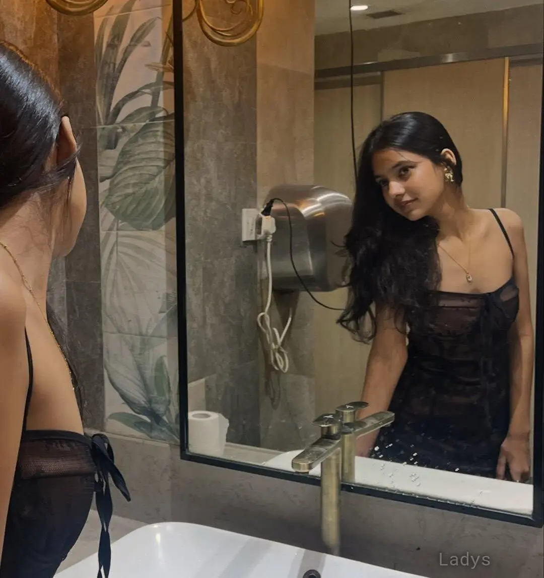 Ola, 21 years brunette escorts in Ahmedabad, height 170 sm, Weight kg
