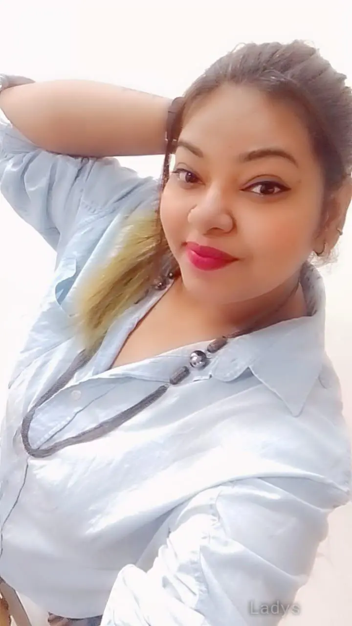 Roshani Patel, 25 years brunette escorts in Ahmedabad, height 162 sm, Weight kg