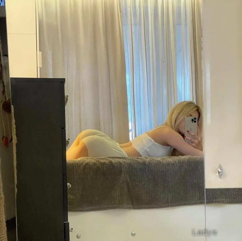 Sofia, 25 years brunette escorts in Ḥail, height 175 sm, Weight kg