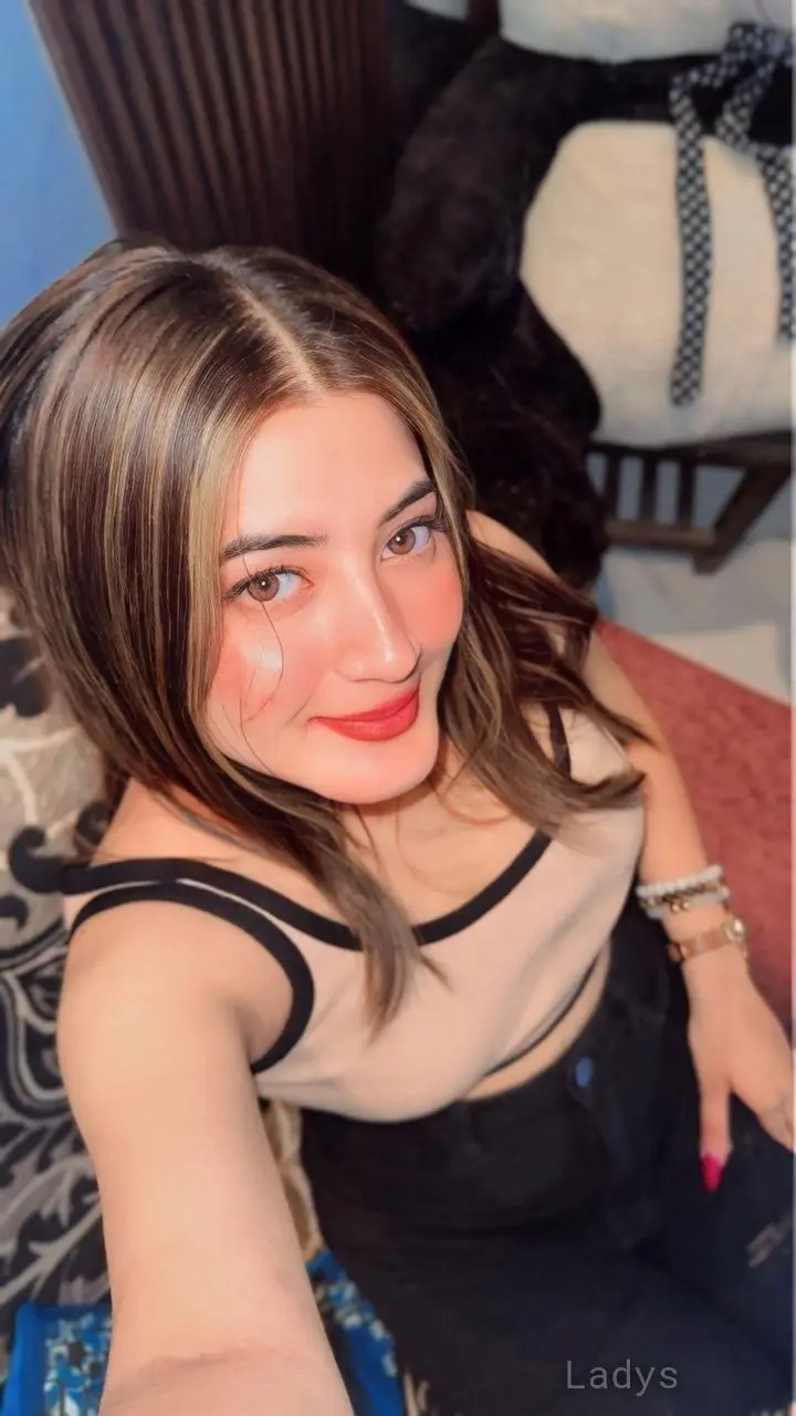 Khushi, 21 years brunette escorts in Ajman, height 169 sm, Weight  kg