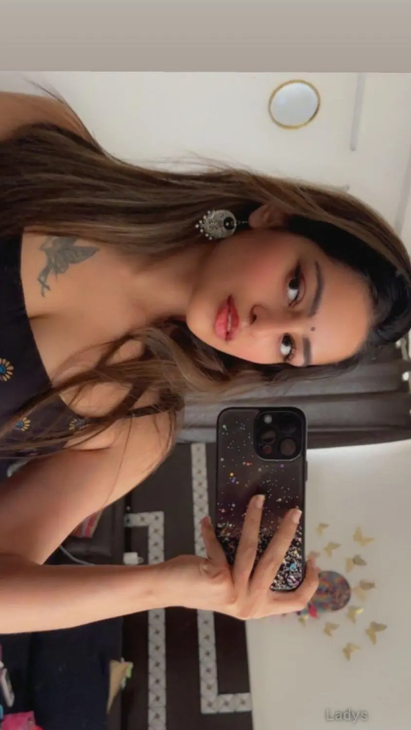 Priya, 21 years brunette escorts in Ajman, height 165 sm, Weight  kg