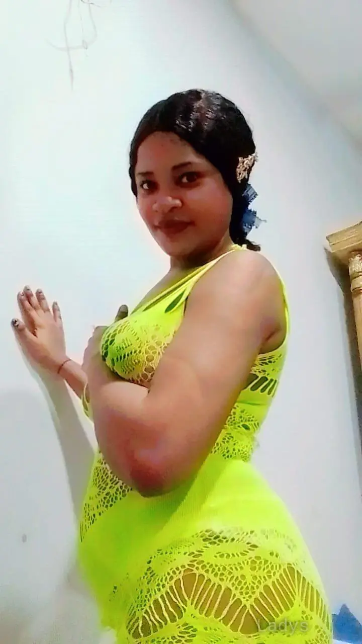 Maladiva, 26 years brunette escorts in Al Hofuf, height 150 sm, Weight  kg