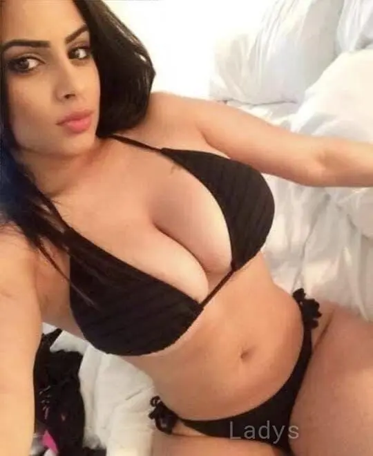 Bhuj, 25 years brunette escorts in Al Khobar, height 162 sm, Weight  kg
