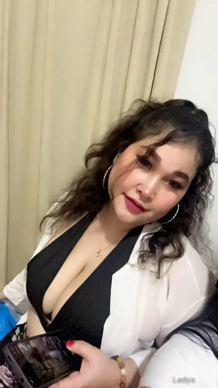 Nana, 28 years brunette escorts in Al Khobar, height 160 sm, Weight kg
