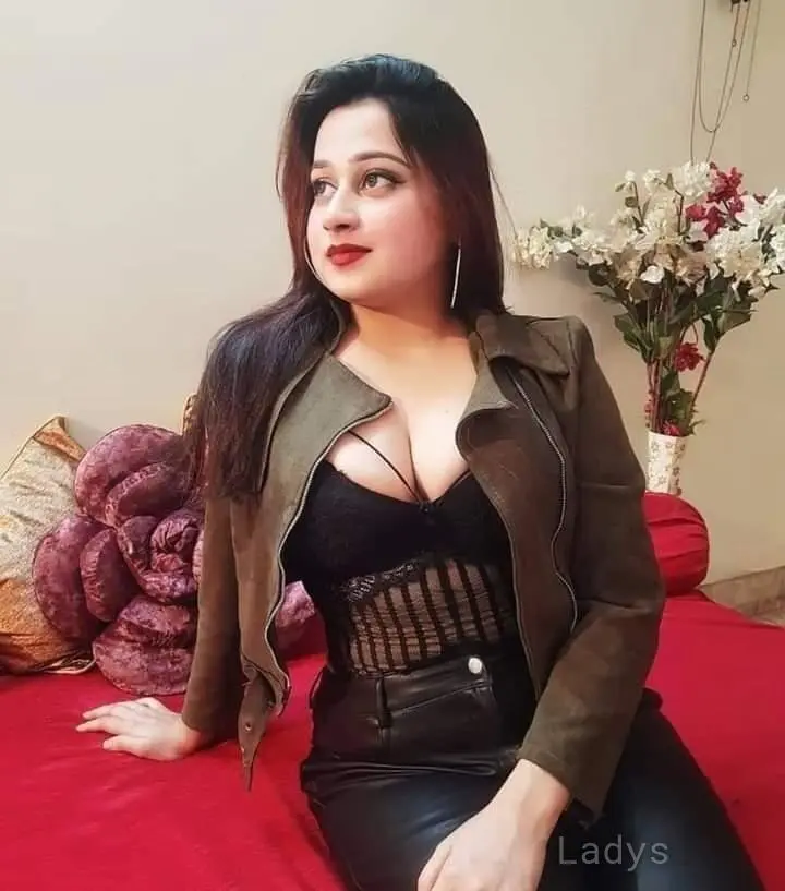 Tatum, 21 years brunette escorts in Amritsar, height 153 sm, Weight  kg