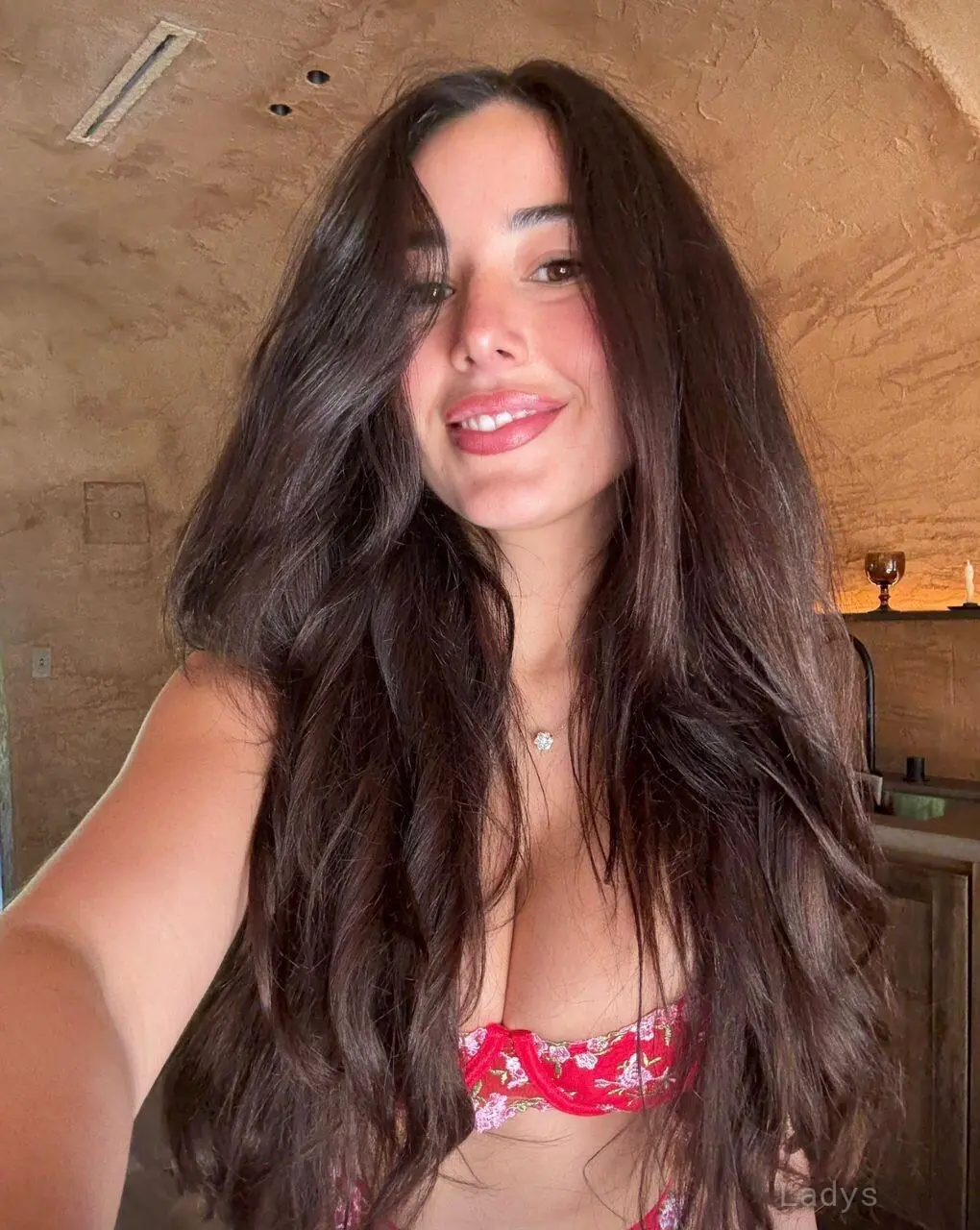 Dating_Escort_Annabelle, 29 years brunette escorts in Amsterdam, height 169 sm, Weight 64 kg