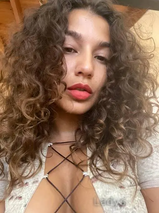 Λόβκιν, 27 years old Athens escort girl with big tits, height 128 sm, Weight 52 kg