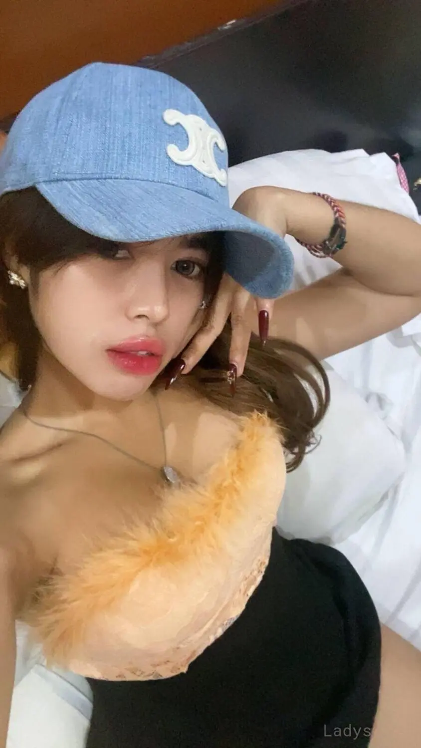 Aldiraa, 22 years brunette escorts in Bali, height 155 sm, Weight  kg