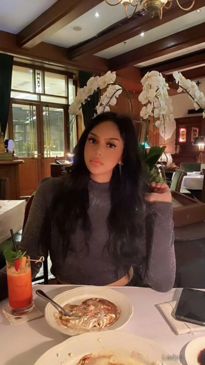 Ayala, 22 years brunette escorts in Bali, height 162 sm, Weight  kg