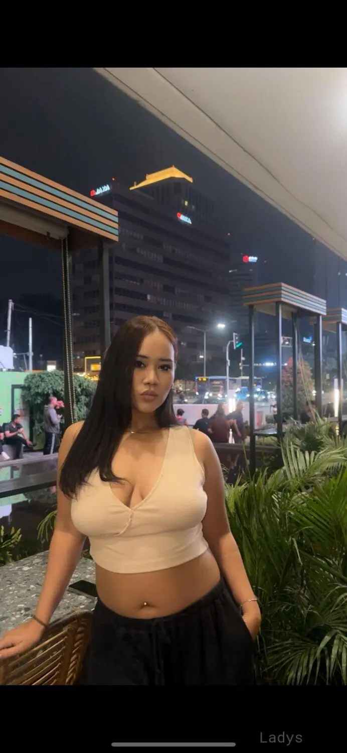 Cherry, 30 years brunette escorts in Bali, height 168 sm, Weight  kg