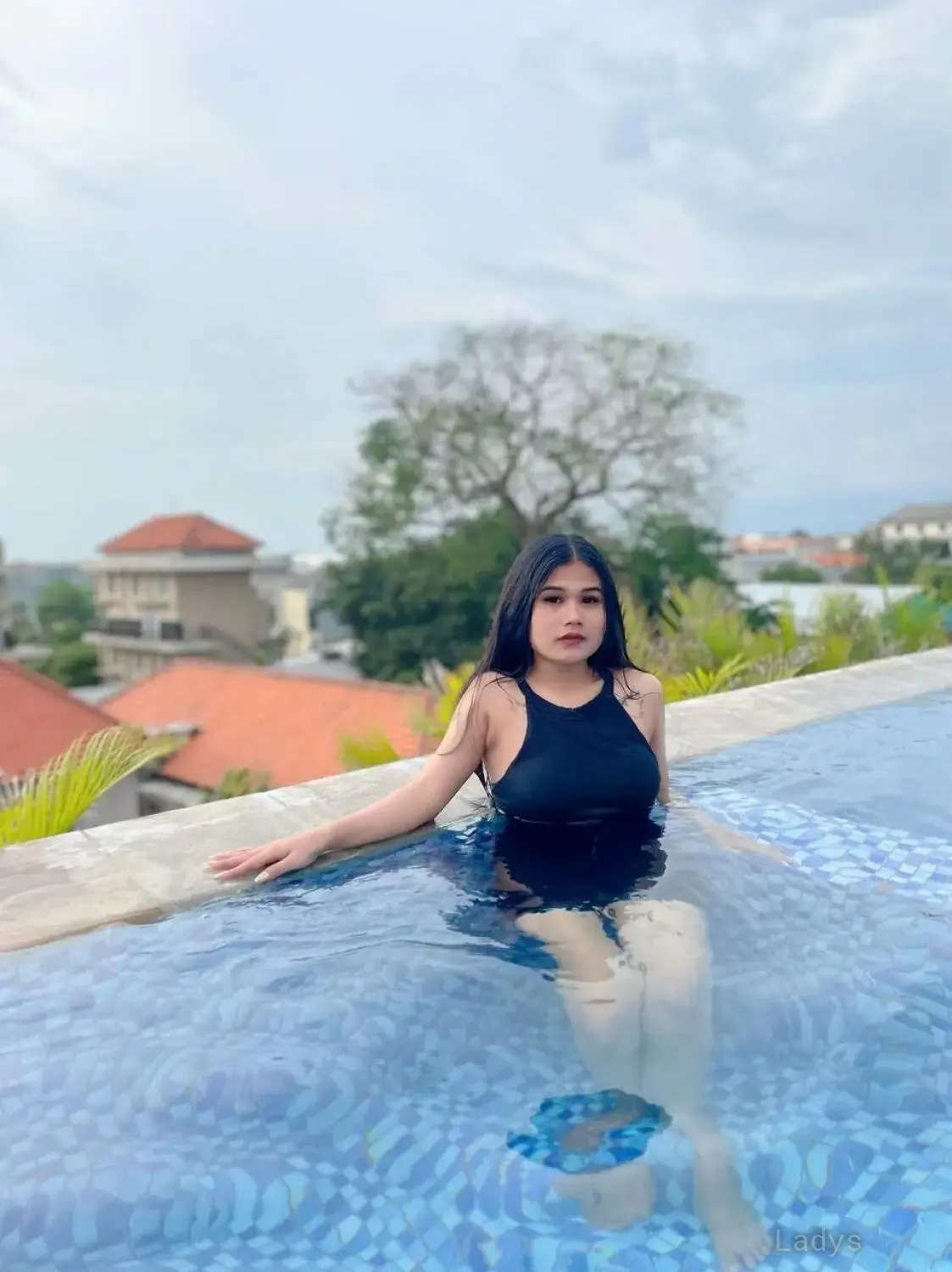 Dhea Flo, 19 years brunette escorts in Bali, height 154 sm, Weight 45 kg