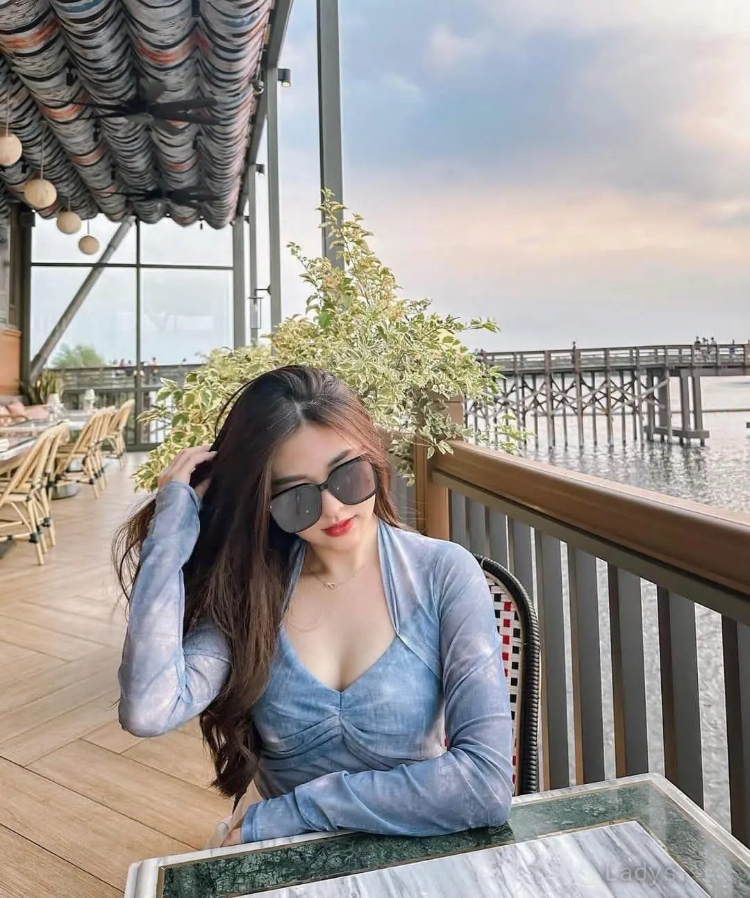 Elmozza, 23 years brunette escorts in Bali, height 165 sm, Weight kg