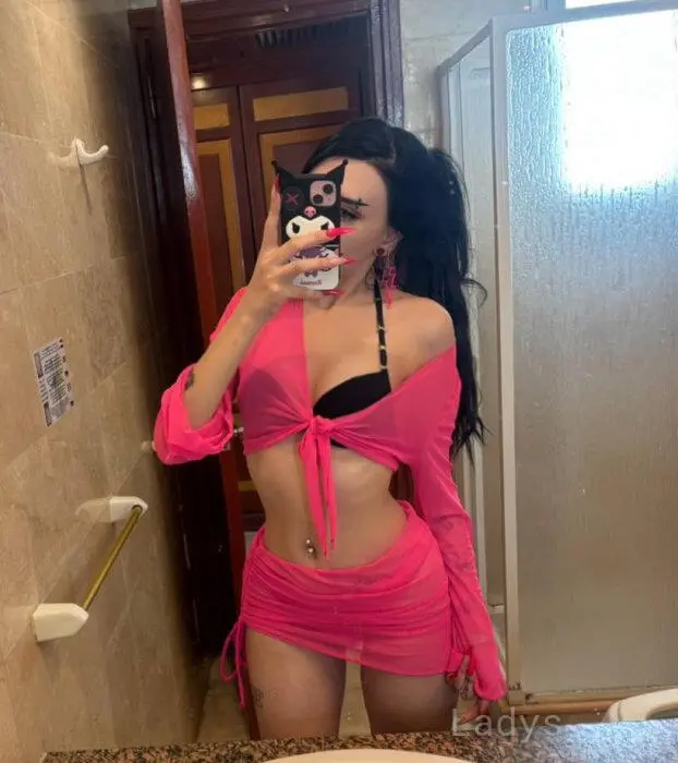 Emily, 22 years brunette escorts in Bali, height 172 sm, Weight 54 kg