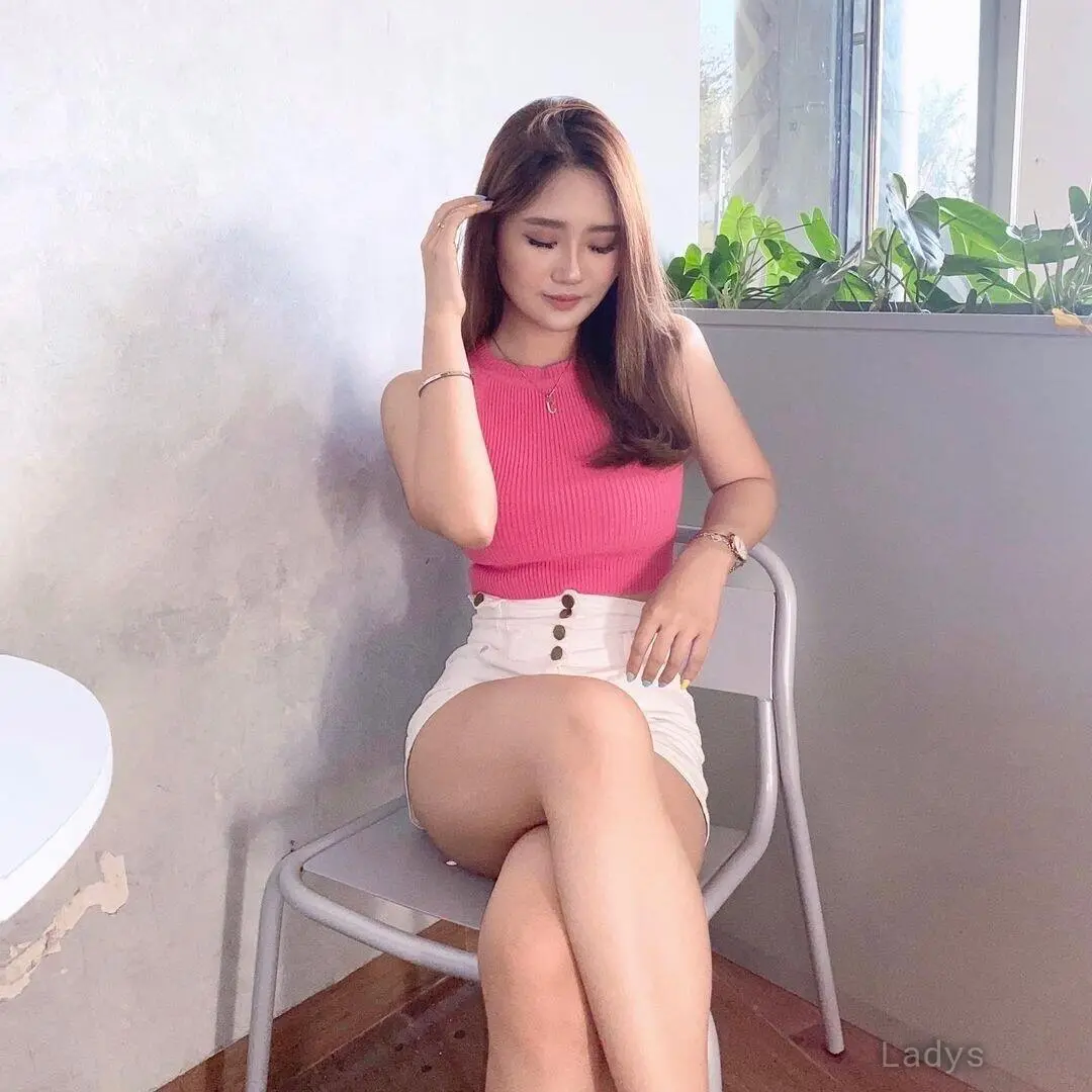 Gitaa, 21 years brunette escorts in Bali, height 165 sm, Weight kg