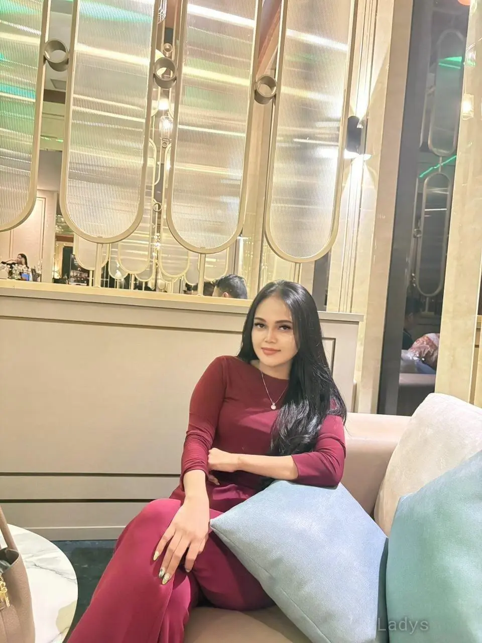 Intan, years brunette escorts in Bali, height sm, Weight kg