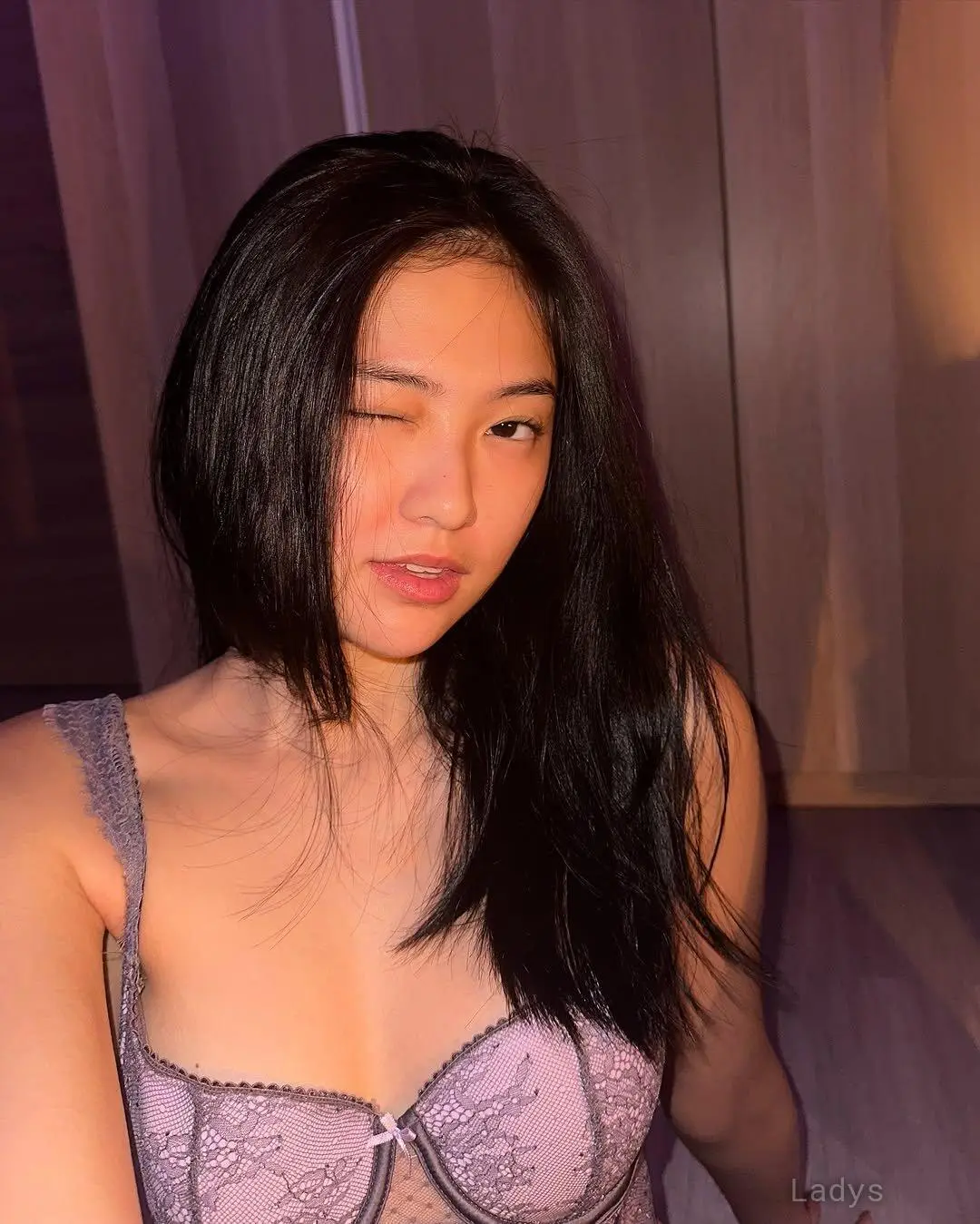 Key, 21 years brunette escorts in Bali, height 168 sm, Weight  kg