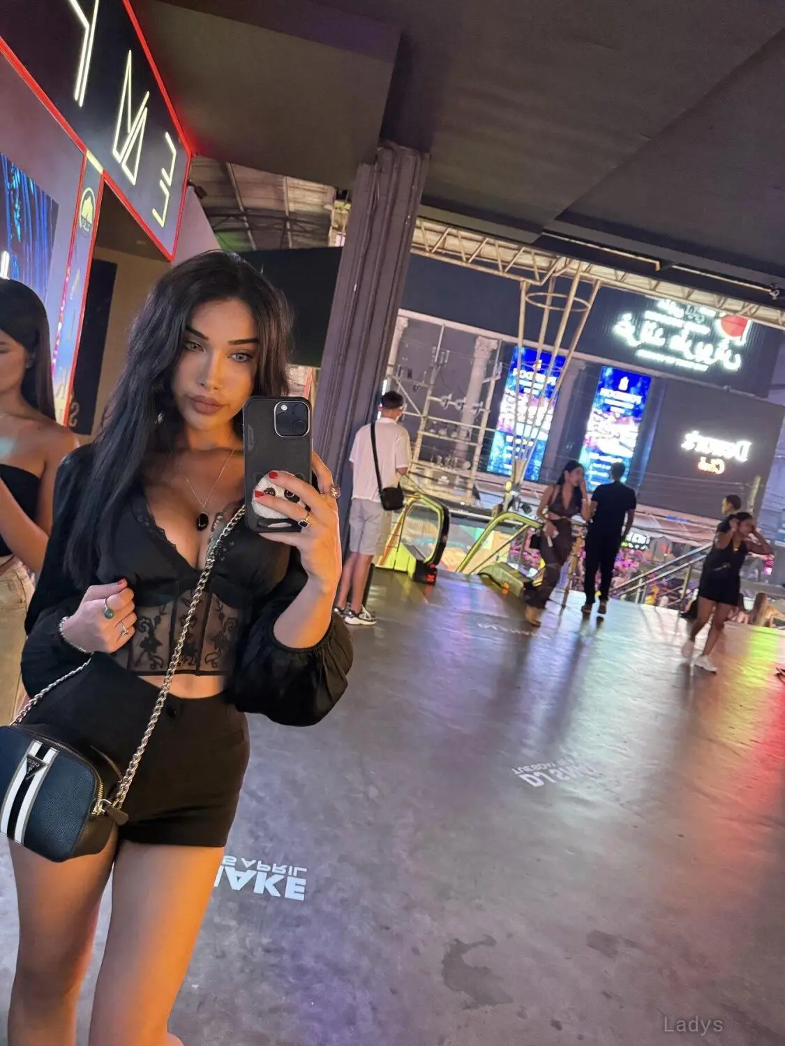 Nur, 60 years brunette escorts in Bali, height 170 sm, Weight  kg