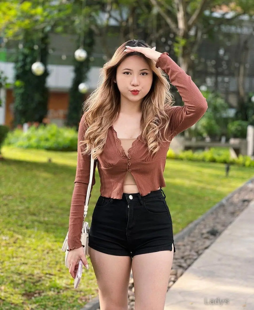 Puput, 22 years brunette escorts in Bali, height 166 sm, Weight  kg