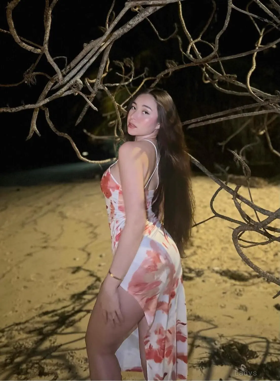 Sasa, 24 years brunette escorts in Bali, height 165 sm, Weight  kg