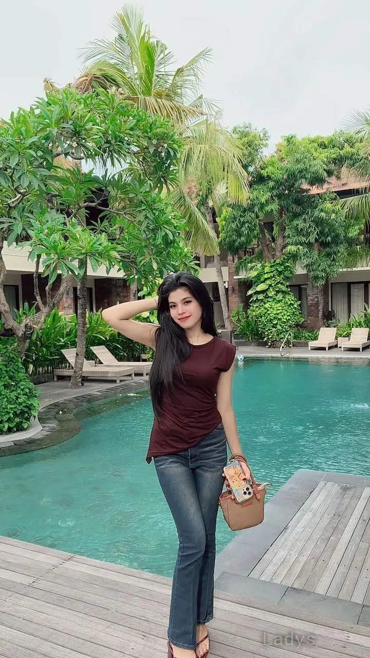 Sashaaa, 22 years brunette escorts in Bali, height 161 sm, Weight  kg