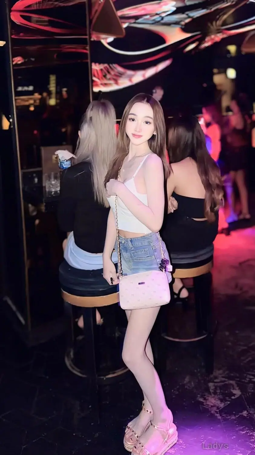 Silvi, 18 years brunette escorts in Bali, height 160 sm, Weight kg
