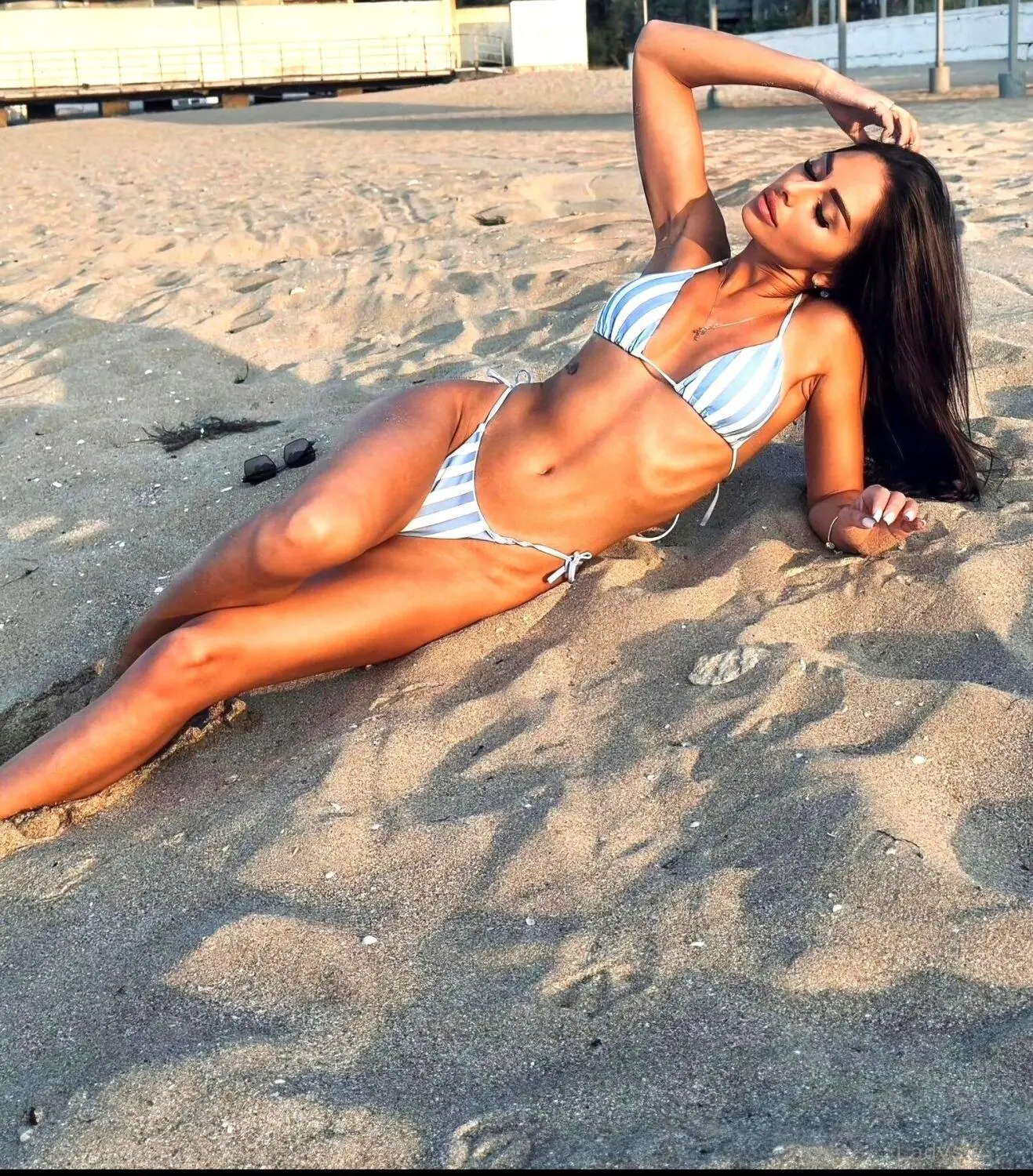 Stella, 23 years brunette escorts in Bali, height 171 sm, Weight  kg