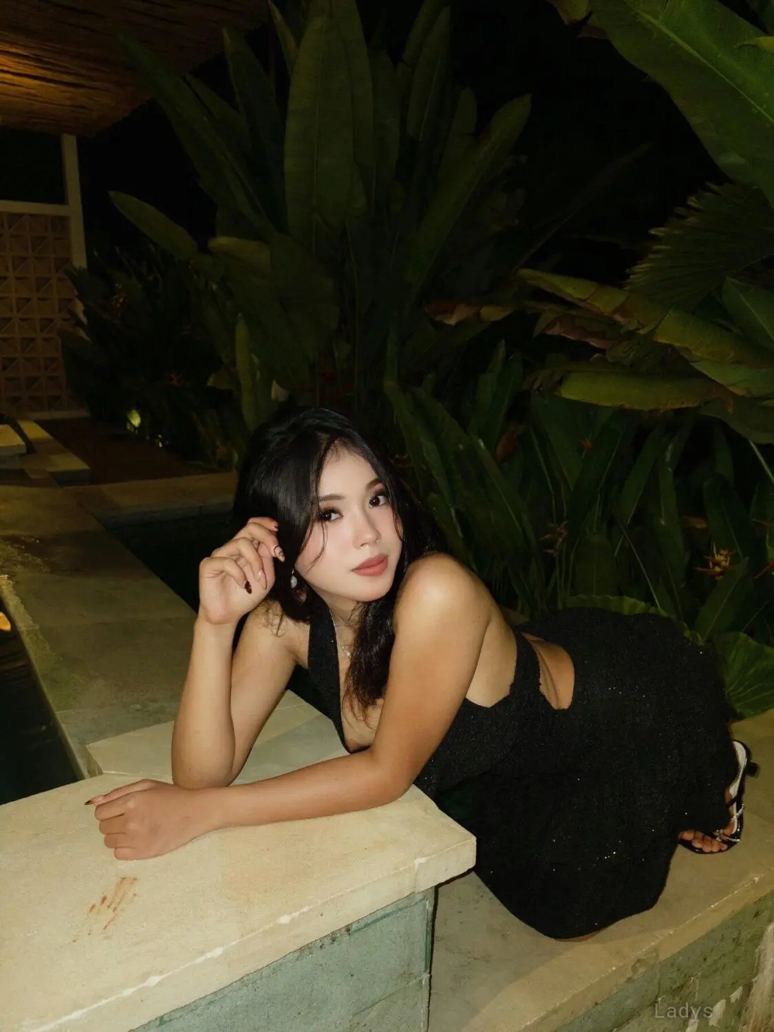 Vee, 20 years brunette escorts in Bali, height 158 sm, Weight kg
