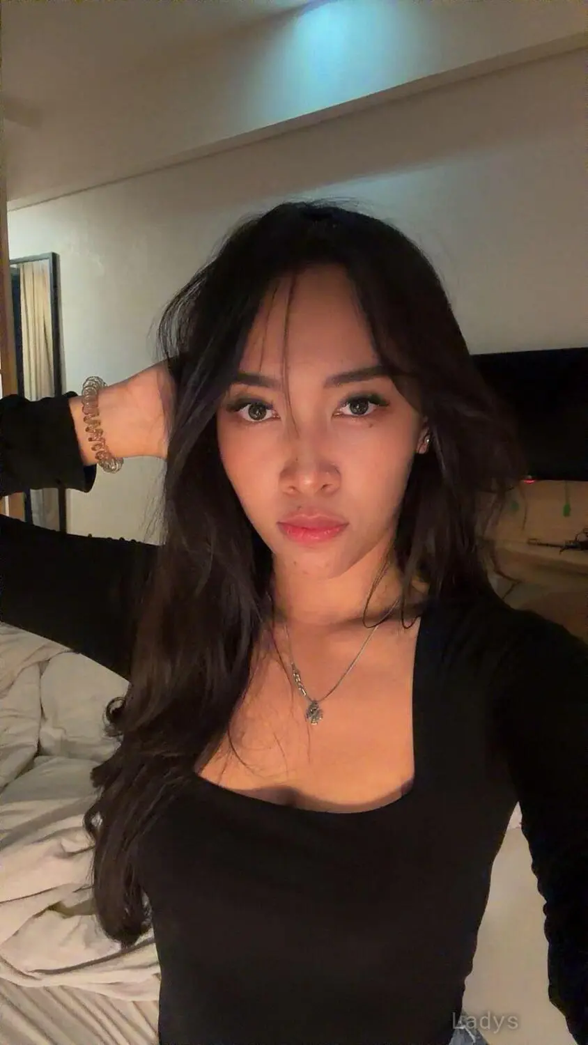 Vina, 23 years brunette escorts in Bali, height 168 sm, Weight  kg